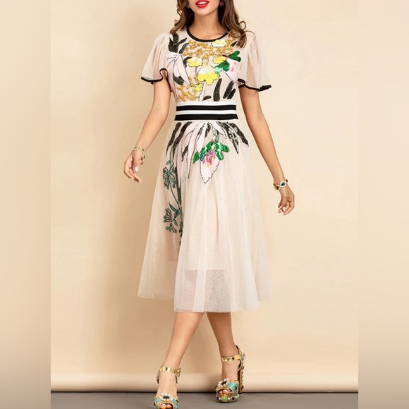 ZCRAVE NYC Boutique ‘Natia’ Midi Dress. Gorgeous and flattering for all shapes.L - Picture 7 of 14